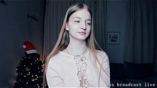 Софи Мора играет перед вебкамерой в прямом эфире - порно видео