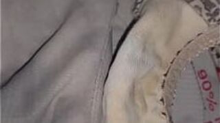 Какие вкусные трусики, только что снятые со дня - порно видео