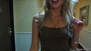 Молодой взволнован получить большой член в ее задницу - порно видео