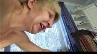 Бабушка трахается с сыном за деньги - порно видео