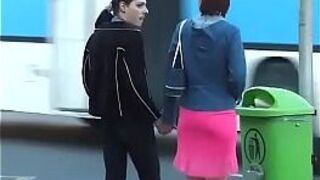 Грудастую тинку выбрали для траха на заднем сиденье - порно видео