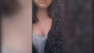 Девушки показывают сиськи - порно видео