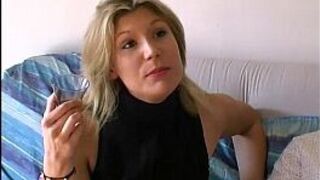 Слишком много шампанского, ее трахают и трахают в задницу !! Французский любитель - порно видео