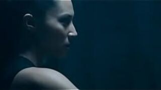 Калита Рейнфорд возвращается в дом на холме с привидениями - порно видео