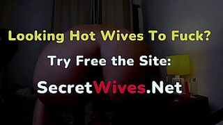 Когда он будет готов кончить, вставьте его большой член между ягодиц и позвольте ему кончать как сумасшедшему, но спермы будет так много, что все станет кремовым и очень вкусным. - порно видео