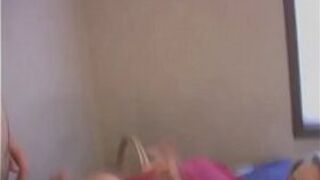 Фигуристая дурацкая тинка в удивительных непрофессиональных сценах жесткого секса - порно видео