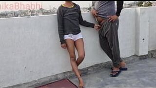 Маменькин сынок пришел на нашу террасу и трахнул меня - порно видео