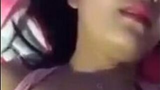 Симпатичная вьетнамская девушка показывает сладкую киску - порно видео