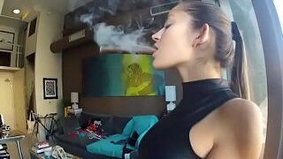 хозяйка страпон - порно видео