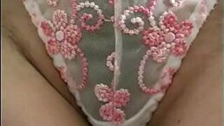 Под юбкой соседка по комнате - порно видео